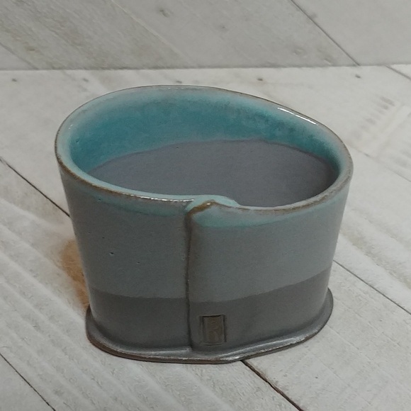 Small Sh Clay Vase Holder - Picture 2 of 5